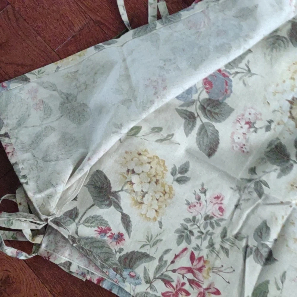 Drapery panel - Picture 2 of 3